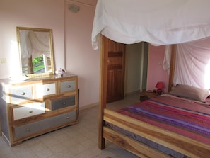 3 bedrooms, desk, iron/ironing board, travel crib