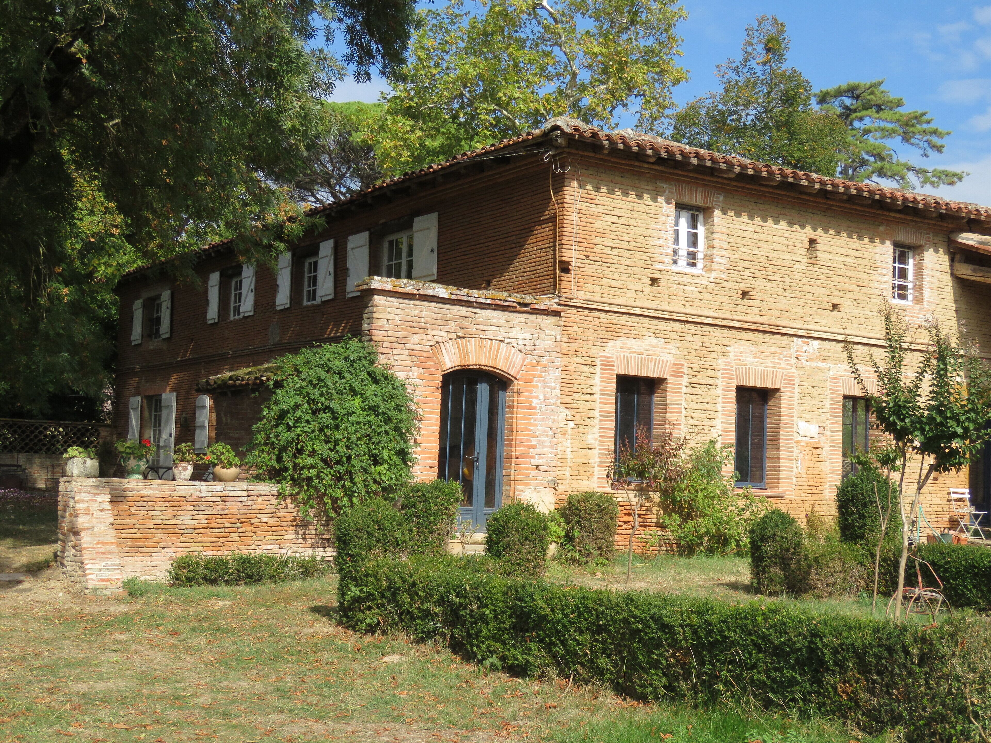 Authenticity, Atmosphere  Peace at 25 min from Toulouse