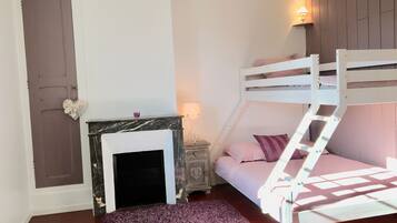 1 slaapkamer, een strijkplank/strijkijzer, reisbedje, gratis wifi