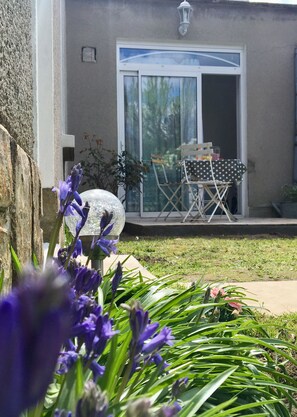 Terrace/patio - Gite, Detached house with garden, quiet, near train station (Saint-Pierre-des-Corps)