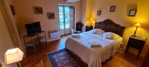 2 chambres, fer et planche à repasser, Wi-Fi gratuit, draps fournis