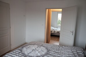 5 chambres, fer et planche à repasser, lit parapluie, Wi-Fi gratuit