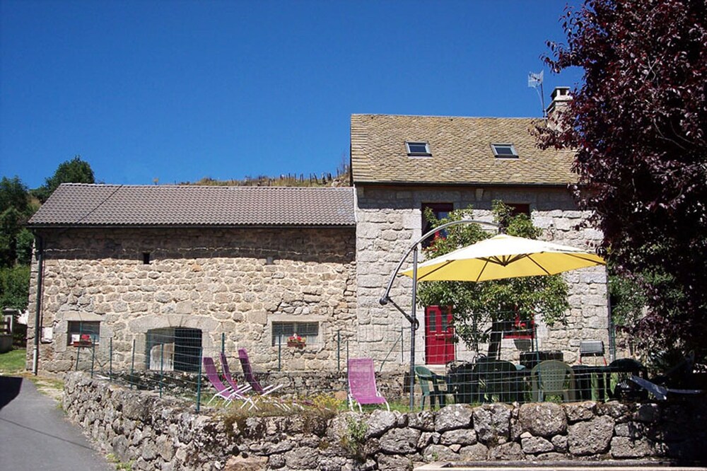 Southern France Languedoc Roussillon holiday house weekly rent for bedrooms