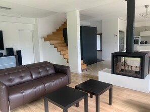 Smart TV, DVD player, stereo, printers - Beautiful Villa 500m from the beach ideally located in the peninsula of Rhuys.   (Saint-Gildas-de-Rhuys)