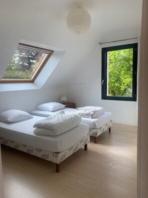 5 bedrooms, iron/ironing board, travel crib, free WiFi - Beautiful Villa 500m from the beach ideally located in the peninsula of Rhuys.   (Saint-Gildas-de-Rhuys)