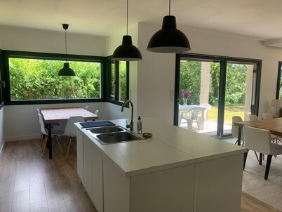 Beautiful Villa 500m from the beach ideally located in the peninsula of Rhuys.  