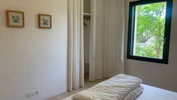 5 bedrooms, iron/ironing board, travel crib, free WiFi