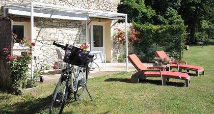 gite au pied du Mont Ventoux, entre Sault, les gorges de la Nesque et Monieux
