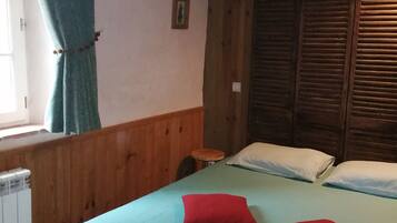 2 chambres, fer et planche à repasser, lit parapluie, Wi-Fi gratuit