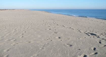 RENOVATED SINGLE HOUSE 150 meters from the beach and shops