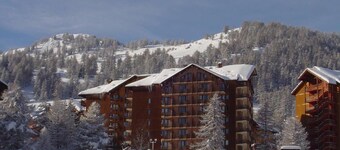 Risoul 4 bedroom duplex sleeps 11, at the foot of the slopes, summer winter