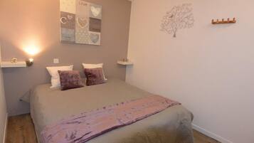 4 chambres, fer et planche Ă repasser