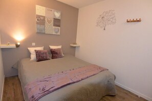 4 chambres, fer et planche à repasser