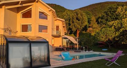 4 Sterne - Hochwertige Wohnung im Chaletstil, beheiztes Schwimmbad, Genf