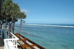 Plage, chaises longues