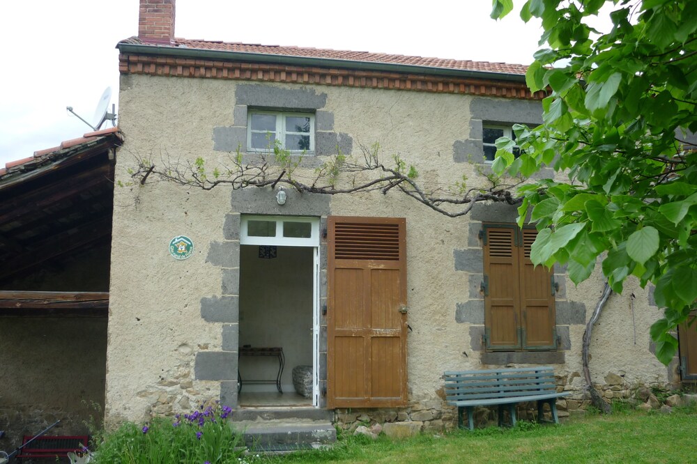 Cottage 4/5 people in Arlet "in a green setting"