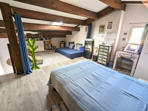 2 bedrooms, iron/ironing board, WiFi