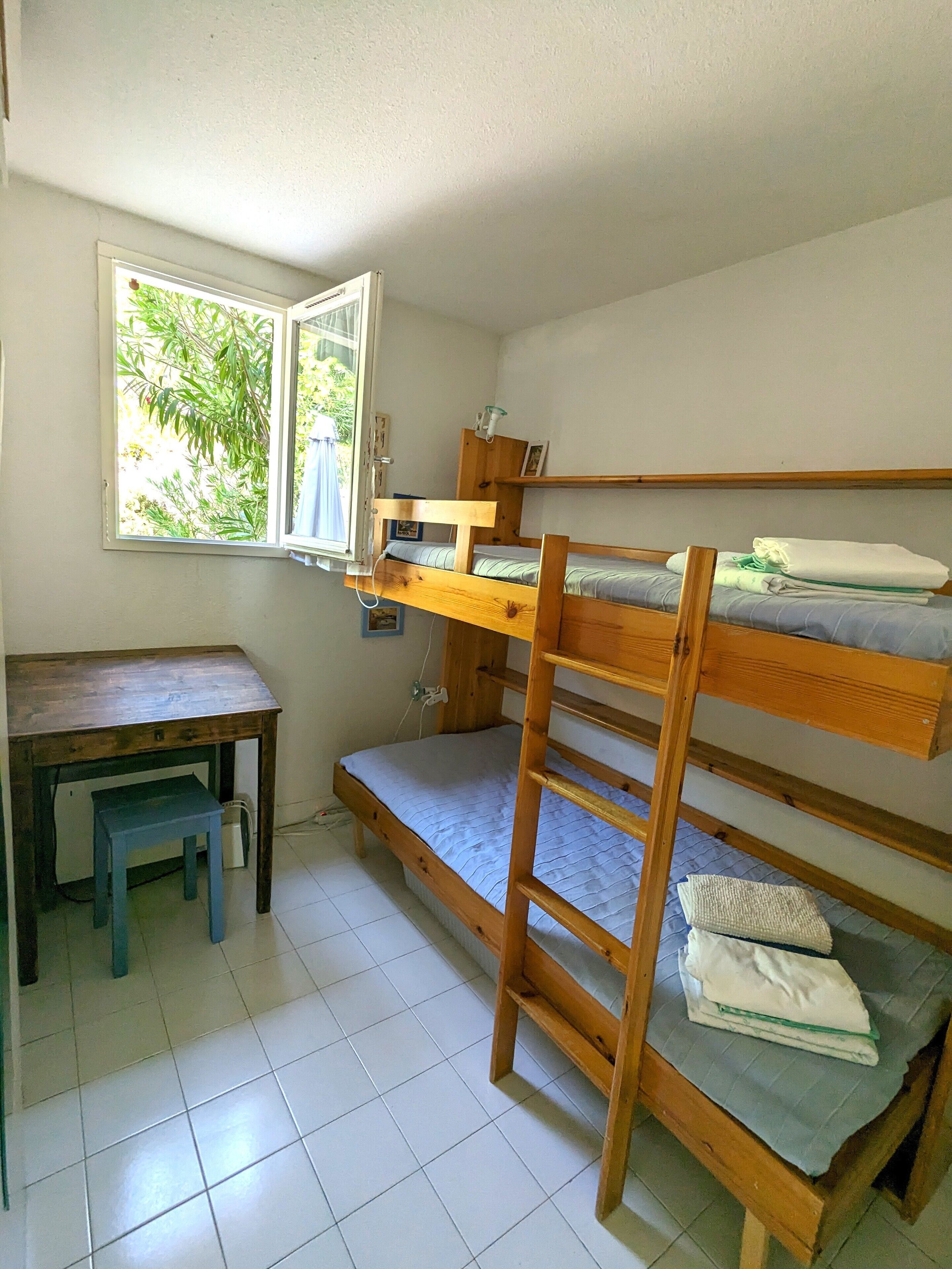 Apartment-villa 2-3 P + 1 mezzanine / sea view in quiet wooded & Residence 