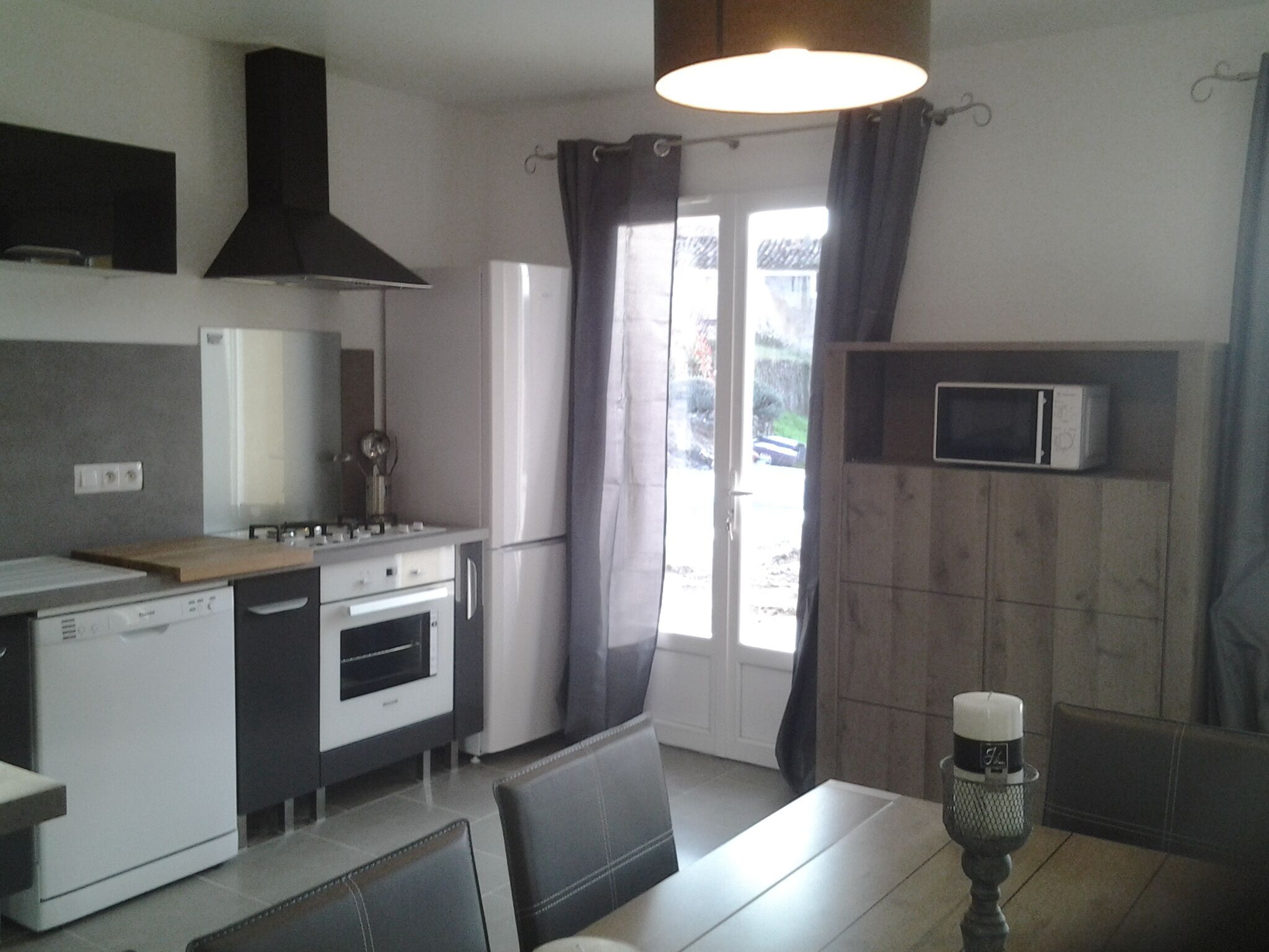 冰箱、微波炉、烤箱、炉灶