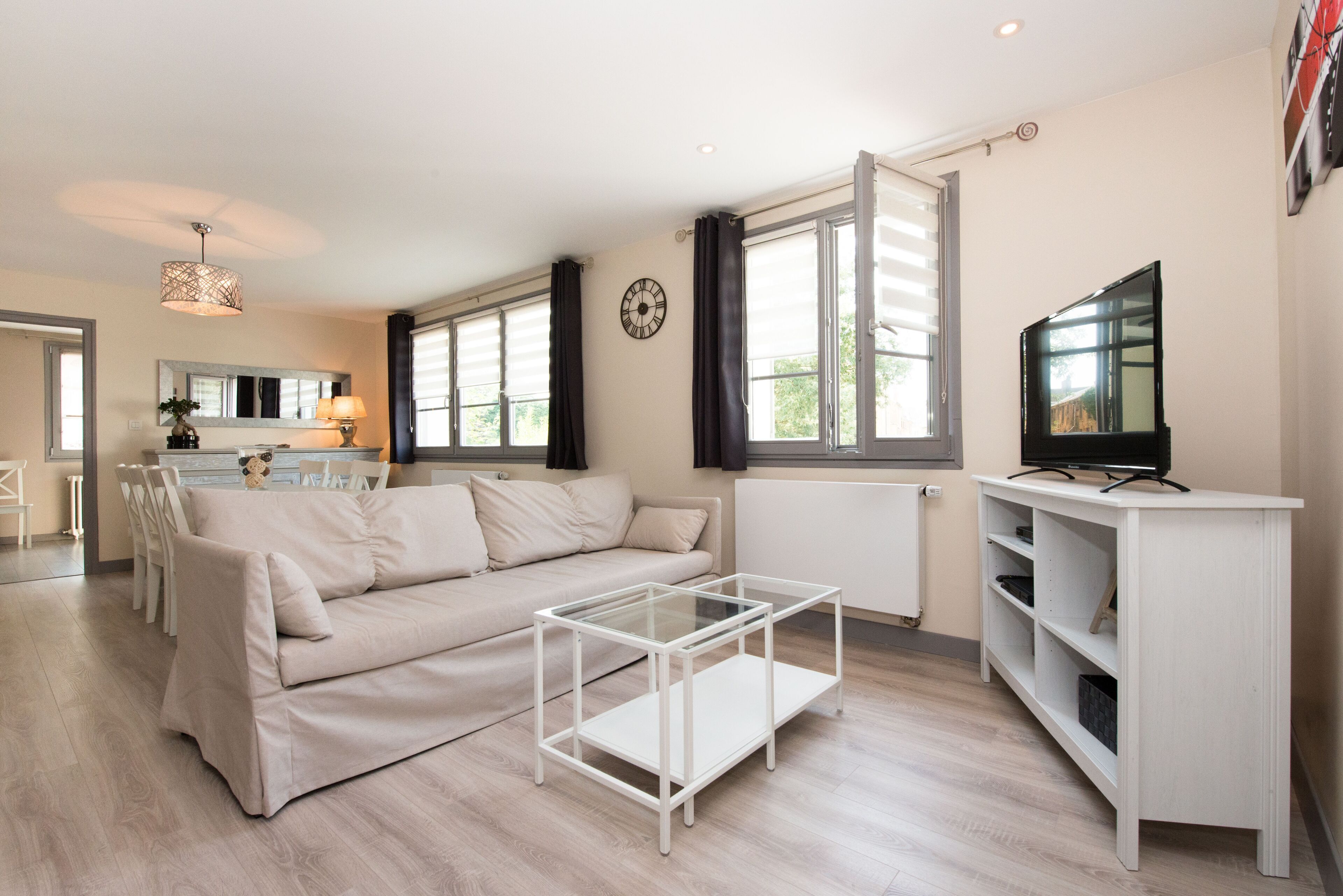 Labeled gite at the foot of the castle