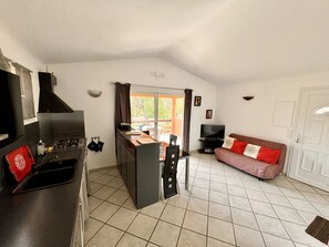 TV - HOUSE CASA ROSSA, F2, 37m2 + covered terrace 20m2, Clim, Wifi, parking. (Monacia-D'aullène)