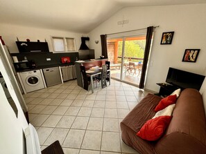 TV - HOUSE CASA ROSSA, F2, 37m2 + covered terrace 20m2, Clim, Wifi, parking. (Monacia-D'aullène)