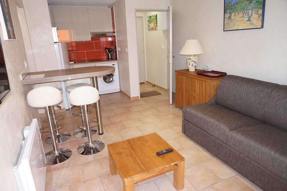 apartment 2 steps from the beach of la Favière
