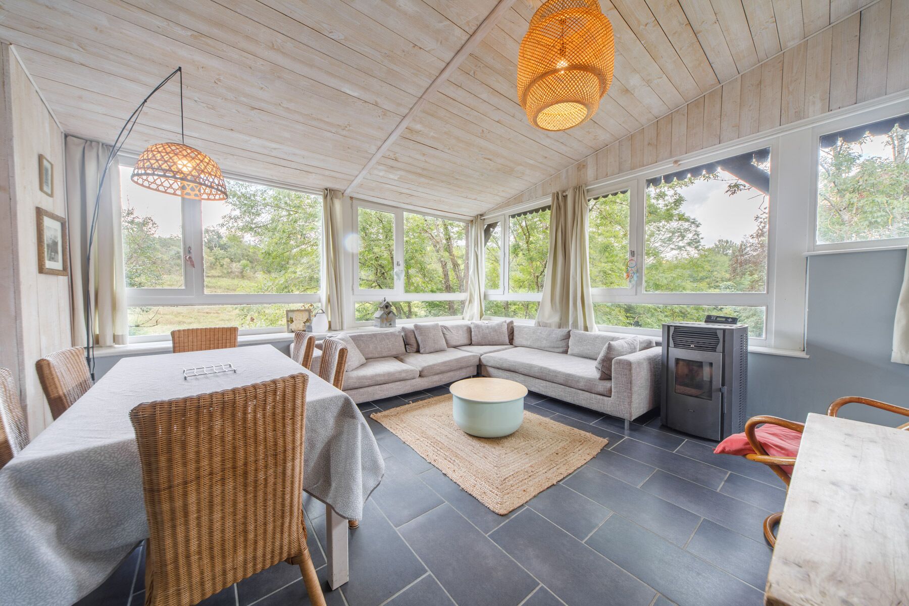 Pretty house by the river, veranda on nature and activities