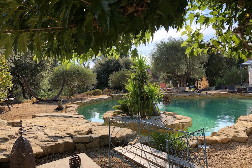 Guest Room Luxurious With Swimming Pool In Parc Of Luberon