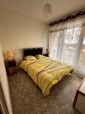 2 habitaciones, tabla de planchar con plancha y wifi gratis 