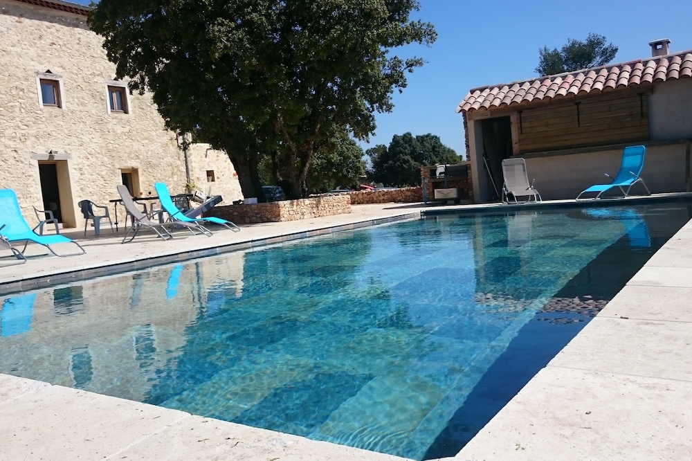 Provencal country house on 200 hectare estate