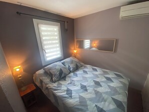 3 bedrooms, WiFi, bed sheets - house in the pine forest, near the ocean (Lacanau)