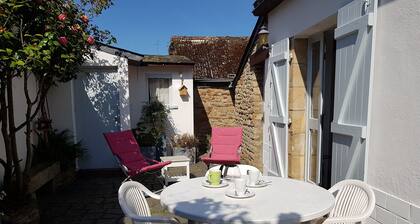 La TraversiÚre extérieur clos,plage 600m, commerces 100m,wifi