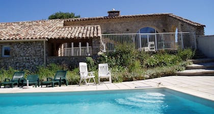 Languedociano con piscina privada