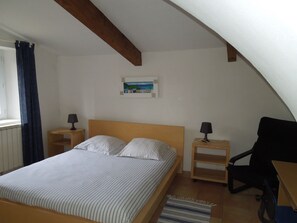 3 bedrooms, desk, iron/ironing board, travel cot