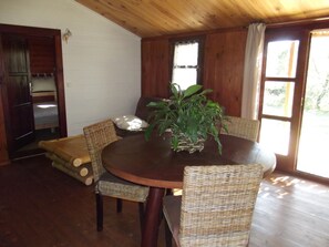 Dining - cottage in Provence near l'isle sur sorgue  (Saumane-De-Vaucluse)