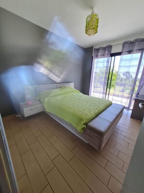 3 chambres, fer et planche à repasser, Wi-Fi gratuit, draps fournis