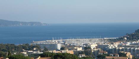 Utsikt mot strand/hav