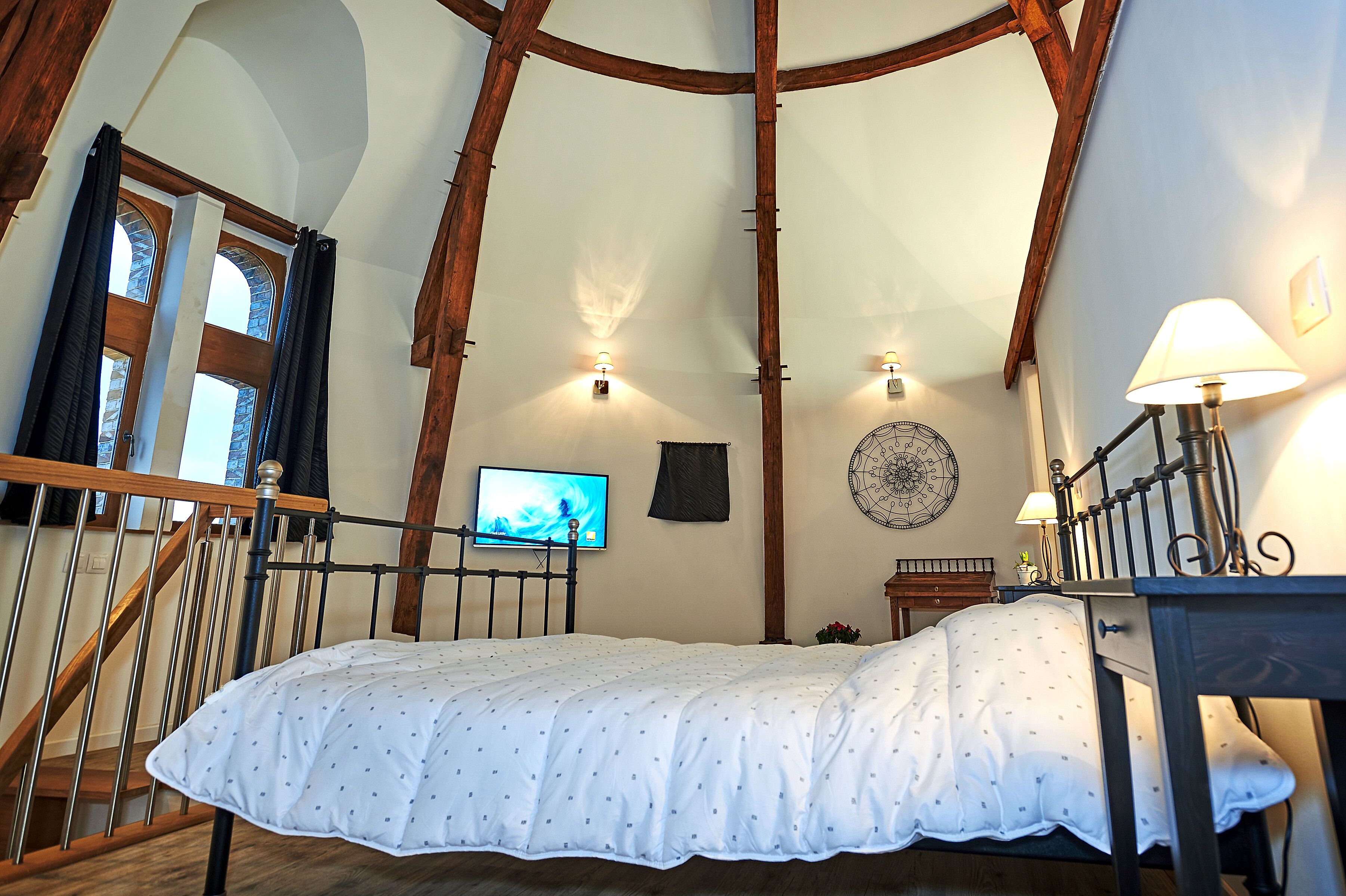 LA TOUR D'ALIGRE exceptional house 1H20 from Paris 