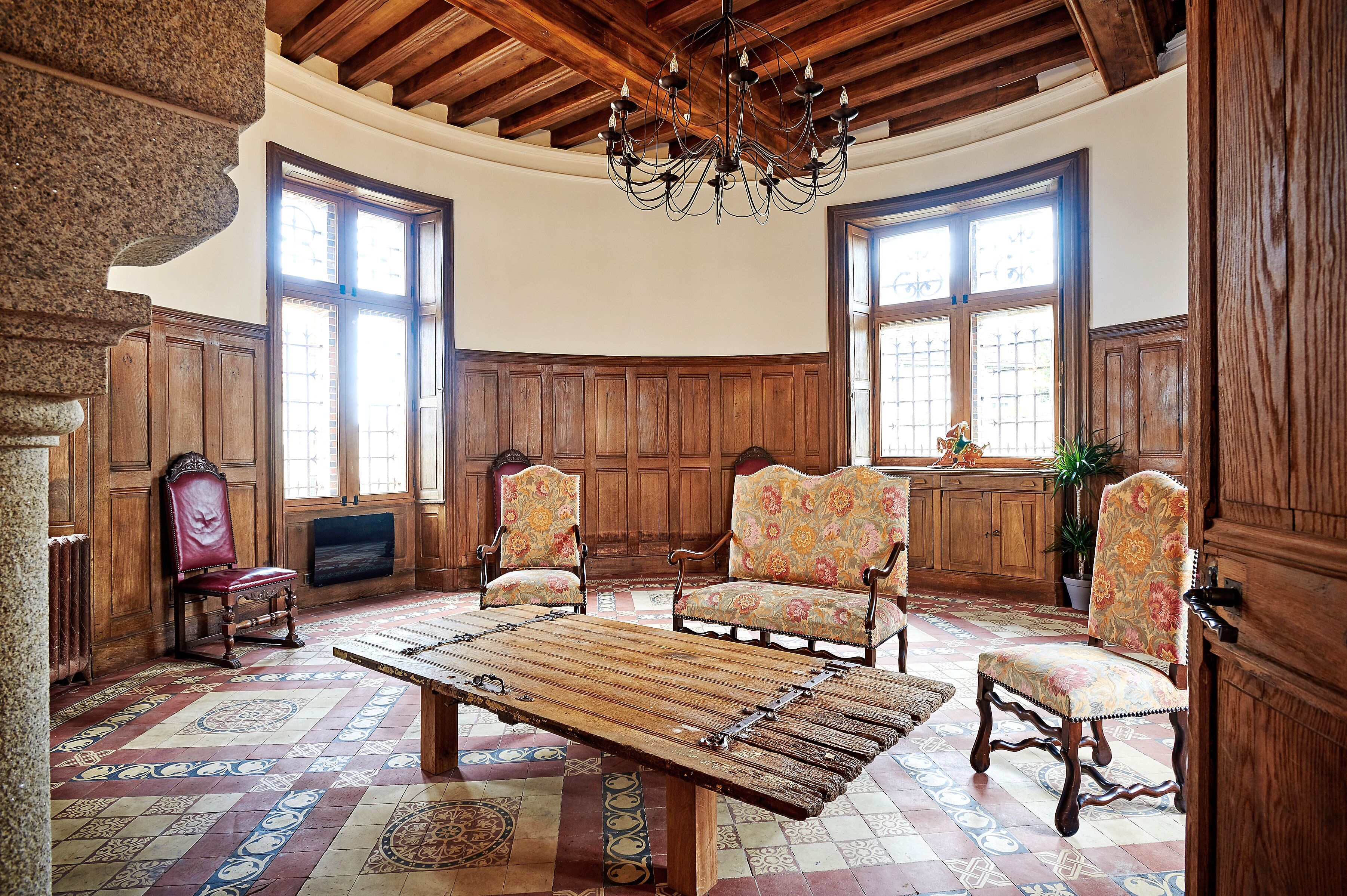 LA TOUR D'ALIGRE exceptional house 1H20 from Paris 