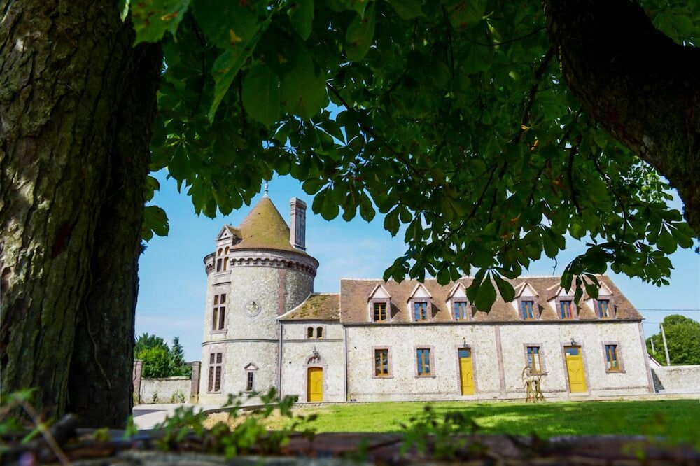 LA TOUR D'ALIGRE exceptional house 1H20 from Paris