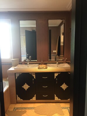 Bathtub, hair dryer, bidet, towels