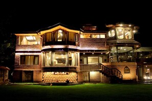 Mặt tiền nơi lưu trú