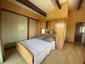 3 chambres, fer et planche Ă repasser, accĂšs Internet, draps fournis