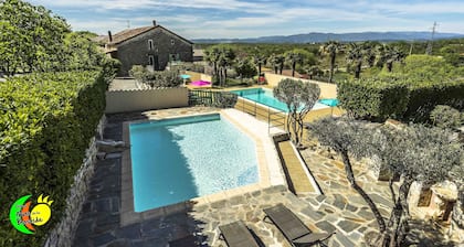 GĂźte Spacieux en pierres, Piscines, Wifi, Aire de jeux, tennis