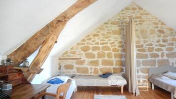 1 chambre, coffres-forts dans les chambres, bureau