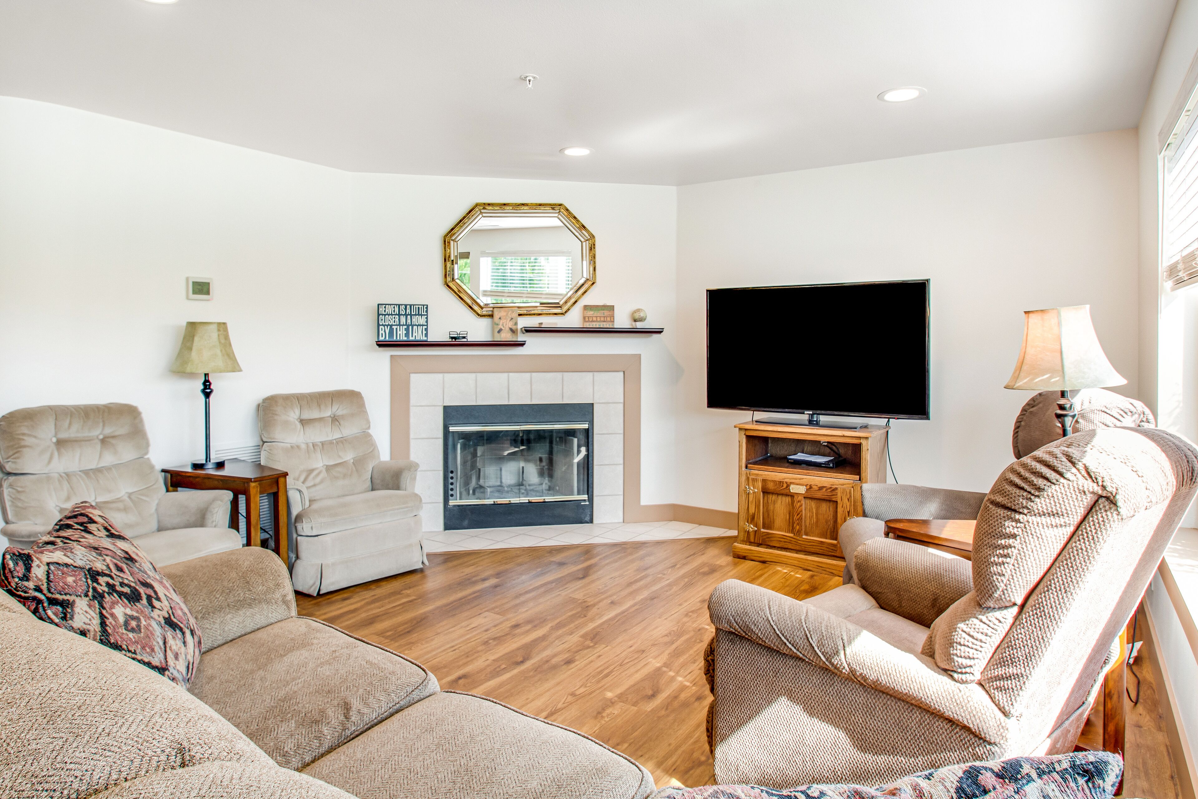 Spacious condo with pool - across from Don Morse City Park & lake access