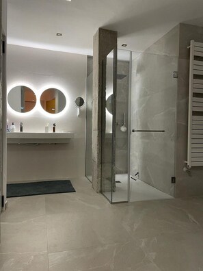 Shower, hair dryer, bidet - Luxury villa near the sea with wonderful sea view, infinity swimming pool, south (Altea)