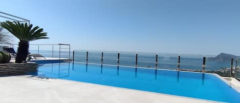 Utomhuspool