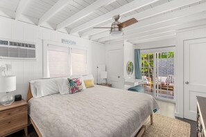 3 bedrooms, internet, bed sheets - Spacious beach cottage with private pool, hot tub, outdoor area & amazing suite (Ocean Bay Park)